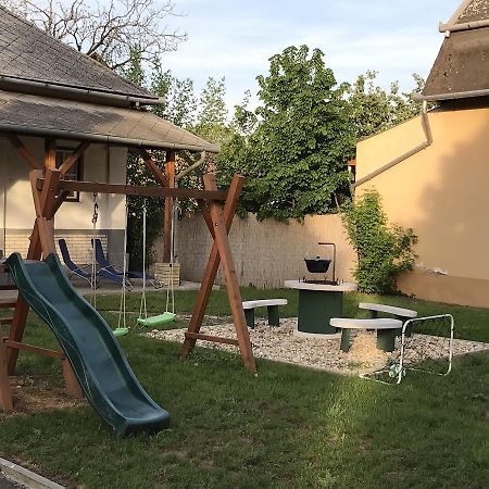 Tisza-Kert Apartmanok Tiszafured Luaran gambar