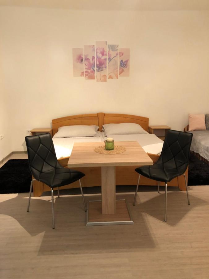 Tisza-Kert Apartmanok Tiszafured Luaran gambar